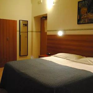 Rosen 2*, Roma Italia